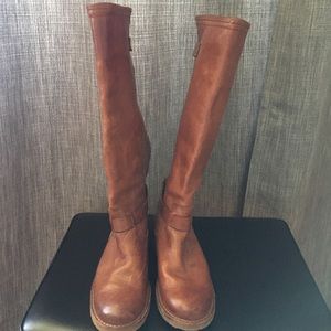 Frye Celia leather boots- size 6 , cognac color